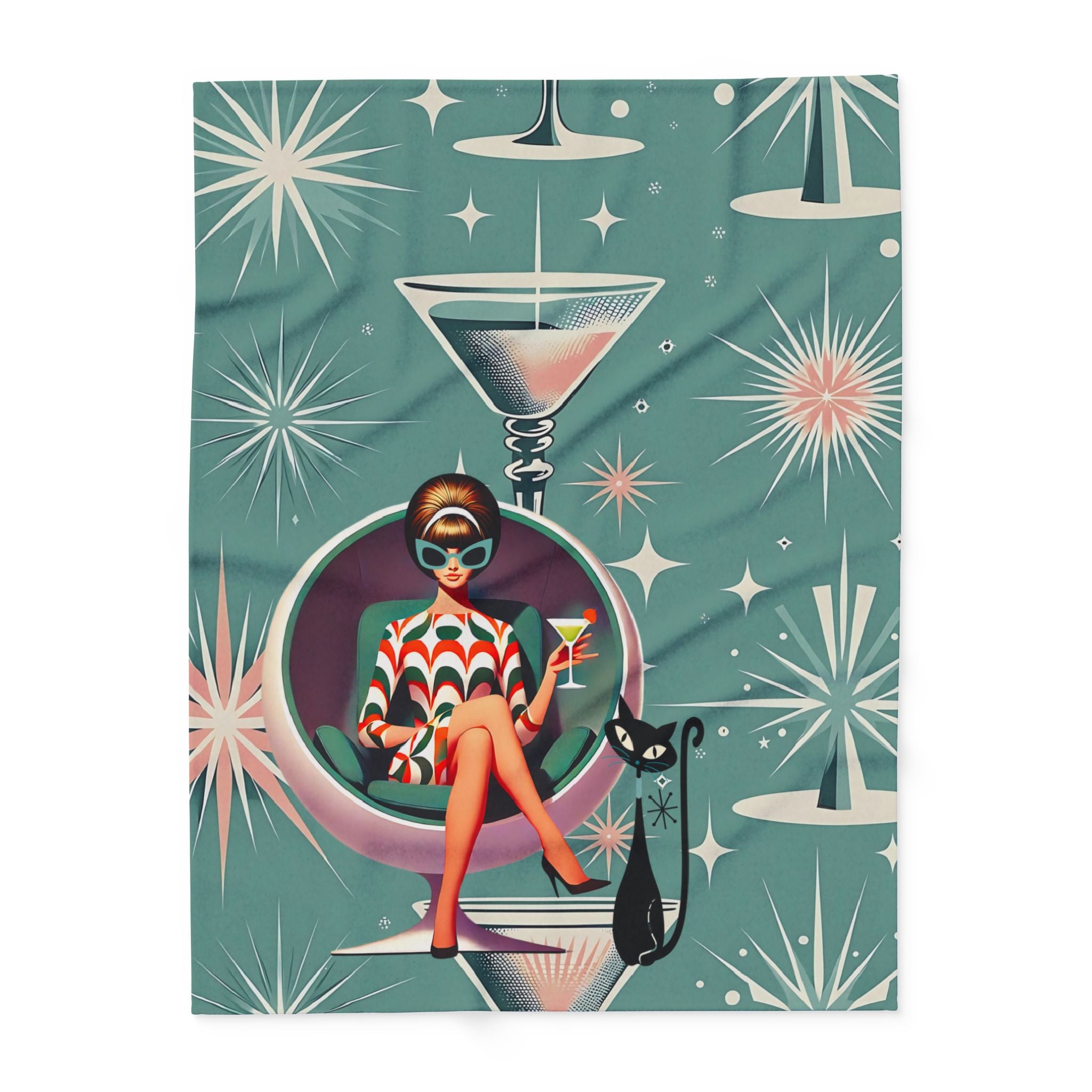 Mid Mod 60s Gal, Retro Glam Arctic Fleece Blanket | Mid-Century Modern Design with Martini & Cat - Mid Century Modern Gal