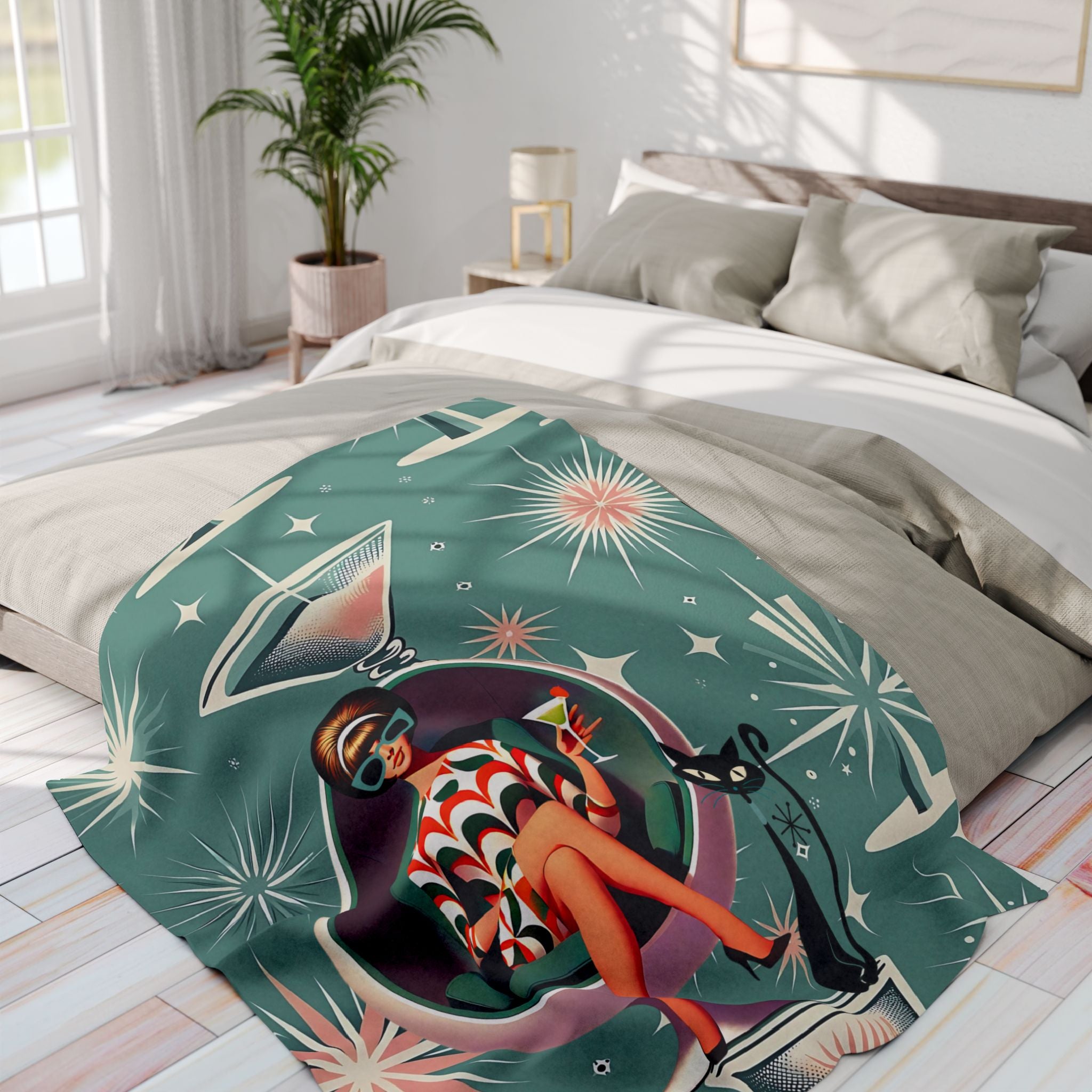 Mid Mod 60s Gal, Retro Glam Arctic Fleece Blanket | Mid-Century Modern Design with Martini & Cat - Mid Century Modern Gal