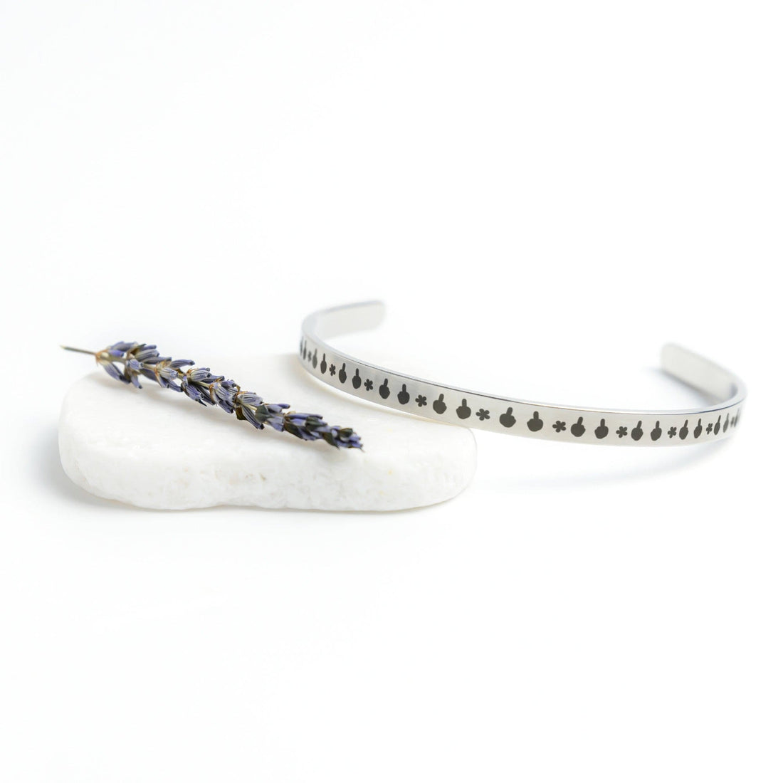 Middle Finger Bracelet, Funny Snarky Gag Gift For Friend, Retro Daisy Cuff Bracelet Jewelry