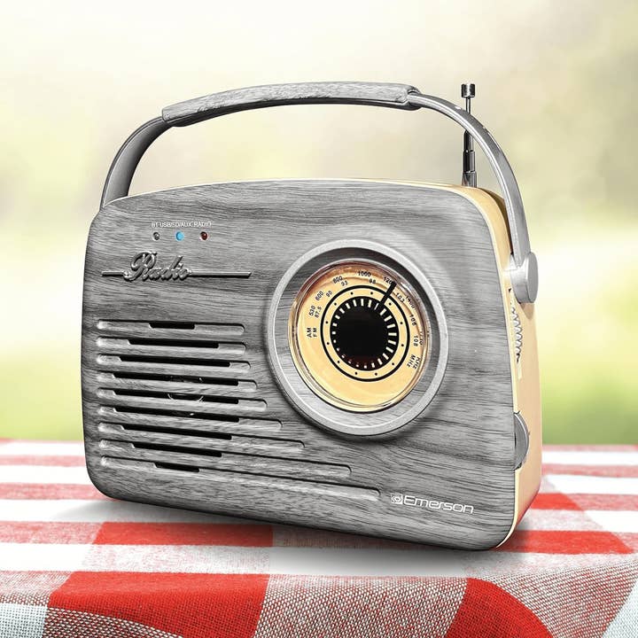 Wholesale Emerson Portable Retro Radio with Rechargeable Battery