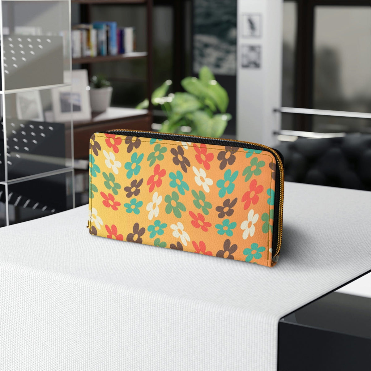 1960's, 70's Flower Power Era, Groovy Daisy, Ombre Retro Zipper Wallet Accessories One size / White